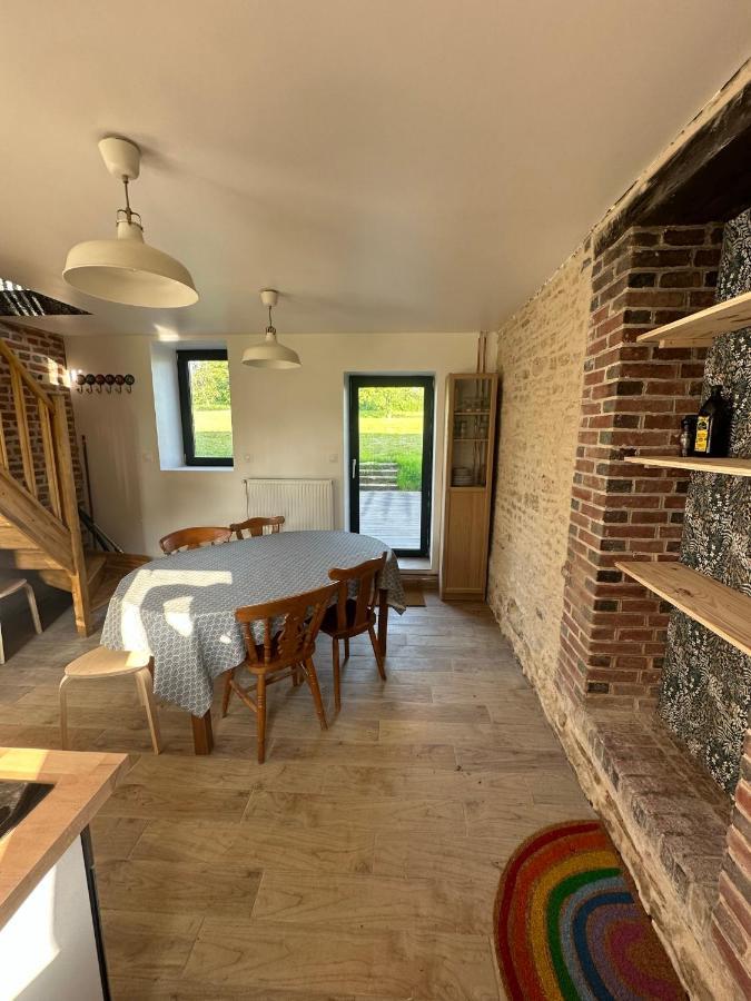 Gite Confortable Au Milieu Des Pres - La Ferme De Montigny Neauphe-Sur-Dive Exteriér fotografie